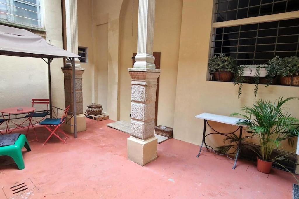Central And Cozy Loft With Courtyard Bologna Buitenkant foto